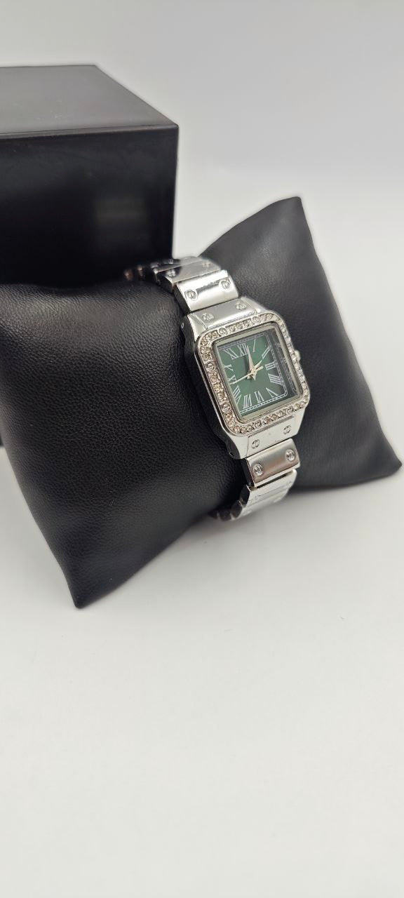 GÜMÜŞ RENK İÇİ SİYAH BAYAN SAATİ