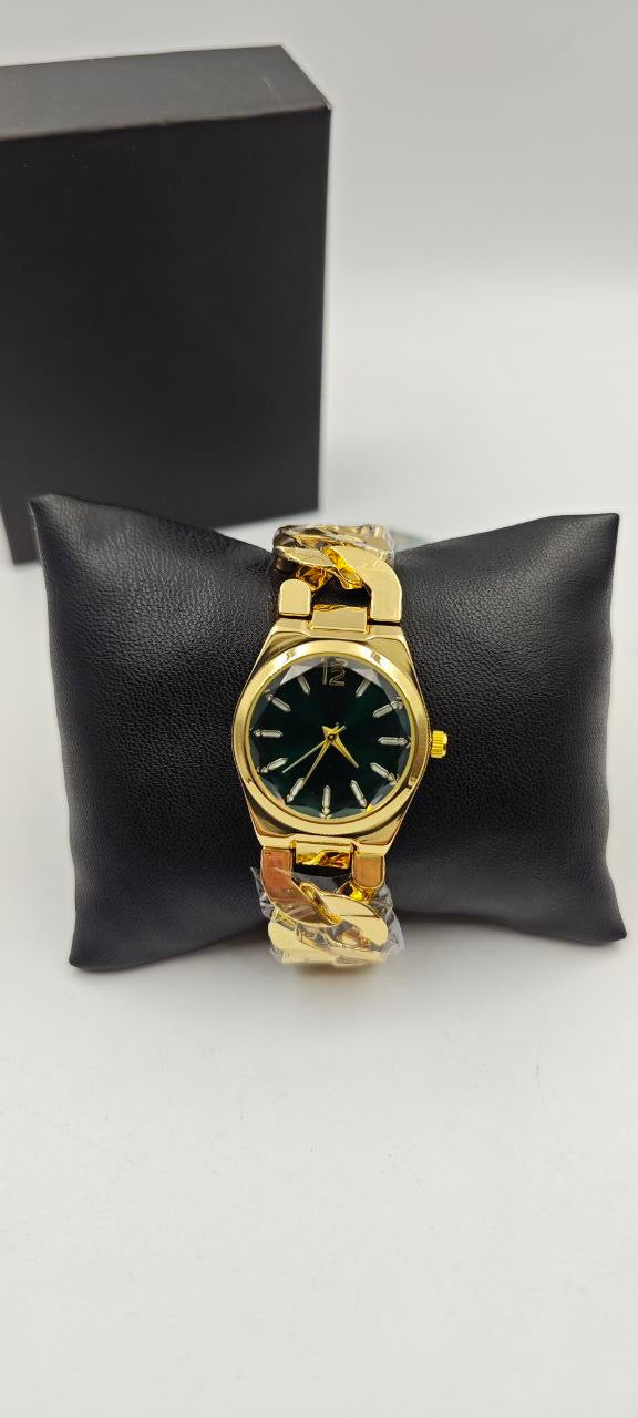 GURME GOLD İÇİ SİYAH BAYAN SAAT