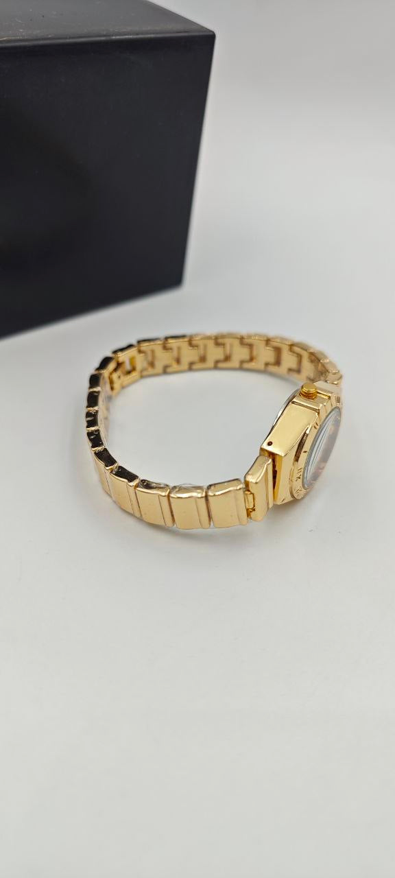 GOLD İÇİ KIRMIZI BAYAN SAATİ