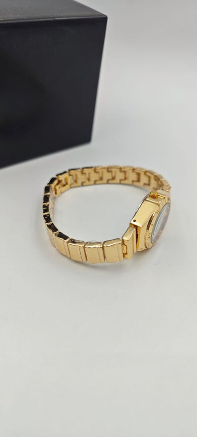 GOLD İÇİ KIRMIZI BAYAN SAATİ